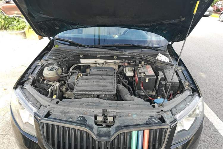 Used Skoda Octavia 2015 1.6L Manual Yijun Edition Engine Bay