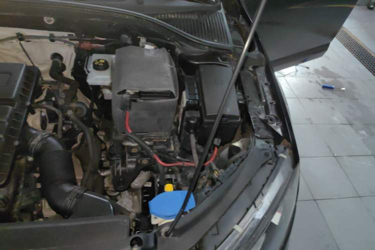 Used Skoda Octavia 2015 1.6L Manual Yijun Edition Engine Bay Left