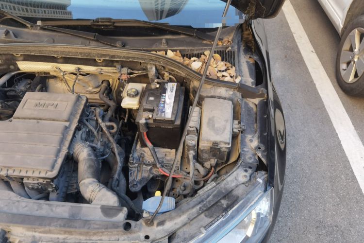 Used Skoda Octavia 2015 1.6L Manual Yijie Edition Engine Bay Left