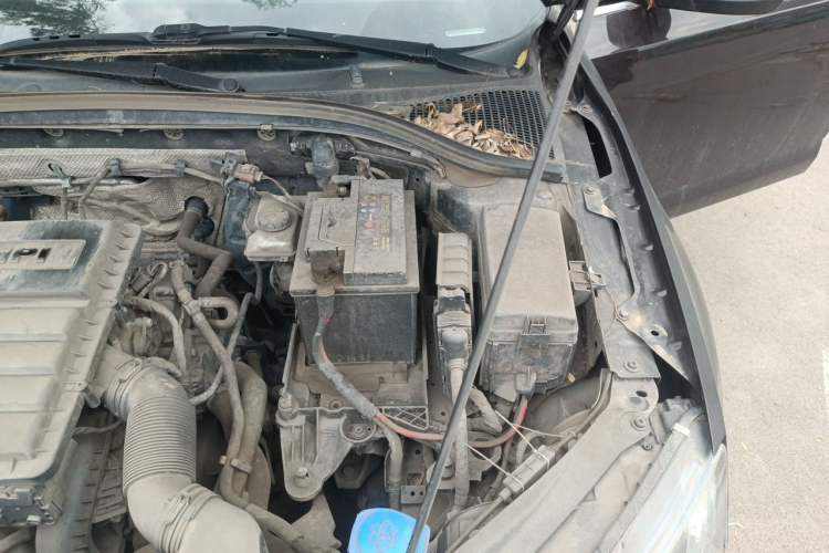 Used Skoda Octavia 2015 1.6L Manual Yijie Edition Engine Bay Left
