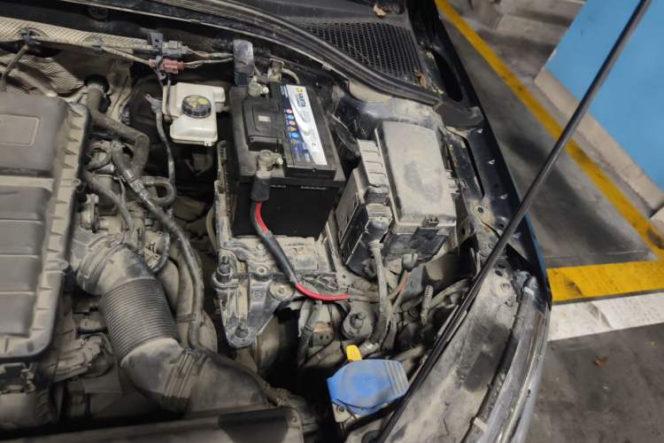 Used Skoda Octavia 2015 1.6L Manual Yijie Edition Engine Bay Left