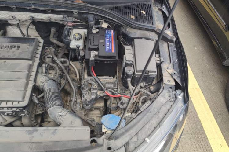 Used Skoda Octavia 2015 1.6L Automatic Yijun Edition Engine Bay Left