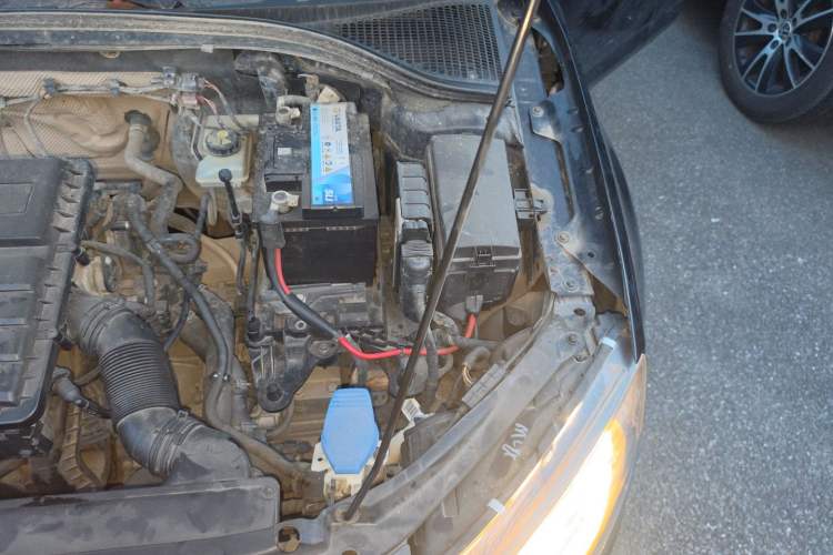 Used Skoda Octavia 2015 1.6L Automatic Yijie Edition Engine Bay Left