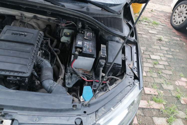 Used Skoda Octavia 2015 1.6L Automatic Yijie Edition Engine Bay Left