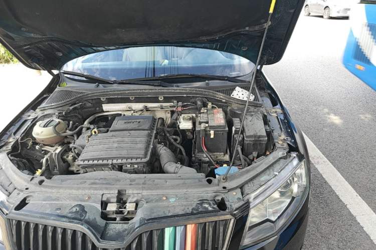 Used Skoda Octavia 2015 1.6L Manual Yijun Edition Engine Bay Left