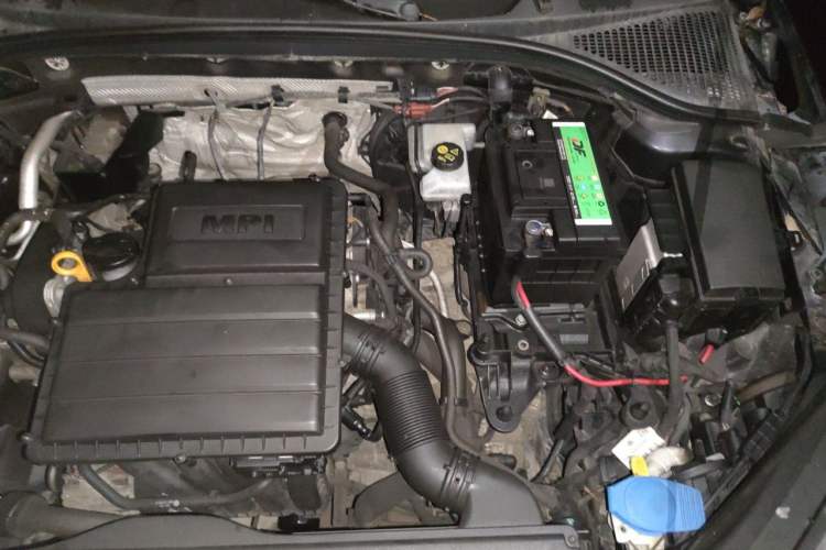 Used Skoda Octavia 2015 1.6L Automatic Yijun Edition Engine Bay Left