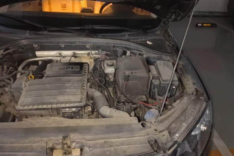 Used Skoda Octavia 2015 1.6L Automatic Yijun Edition Engine Bay Left