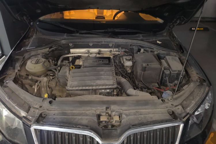 Used Skoda Octavia 2015 1.6L Automatic Yijun Edition Engine Bay