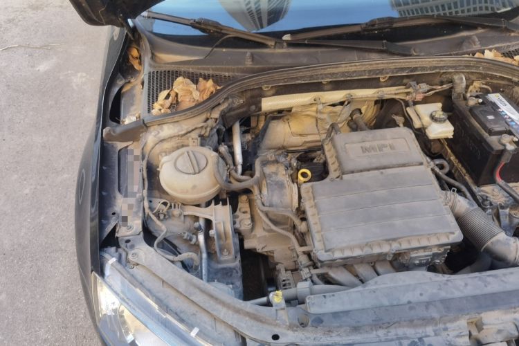Used Skoda Octavia 2015 1.6L Manual Yijie Edition Engine Bay Right