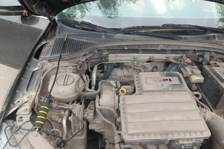 Used Skoda Octavia 2015 1.6L Manual Yijie Edition Engine Bay Right