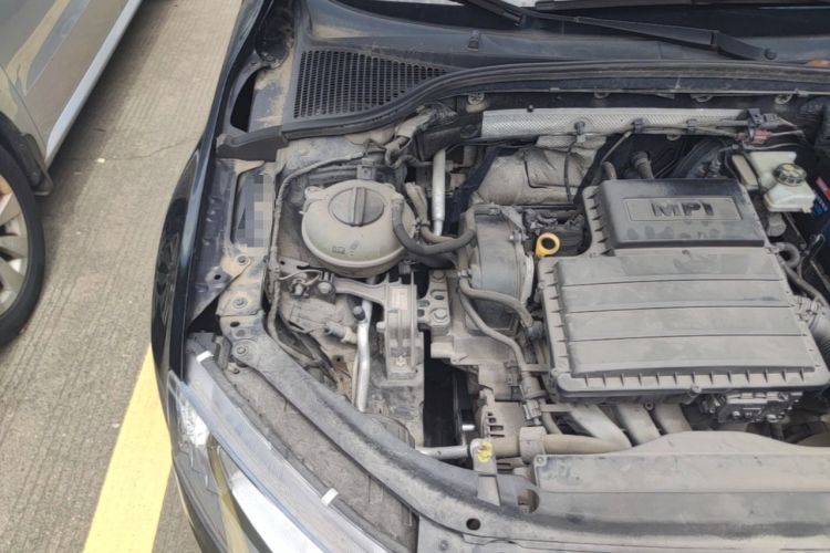 Used Skoda Octavia 2015 1.6L Automatic Yijun Edition Engine Bay Right