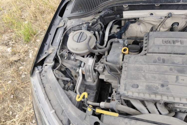 Used Skoda Octavia 2015 1.6L Manual Eado Edition Engine Bay Right