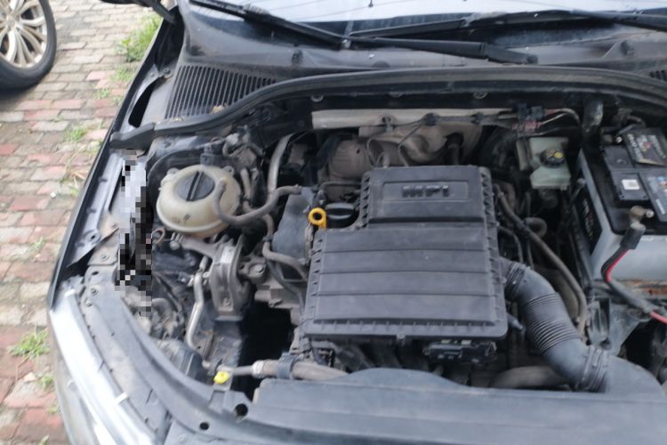 Used Skoda Octavia 2015 1.6L Automatic Yijie Edition Engine Bay Right