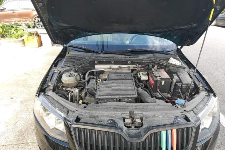 Used Skoda Octavia 2015 1.6L Manual Yijun Edition Engine Bay Right
