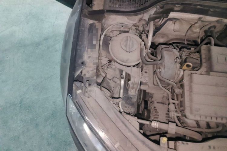 Used Skoda Octavia 2015 1.6L Automatic Yijie Edition Engine Bay Right