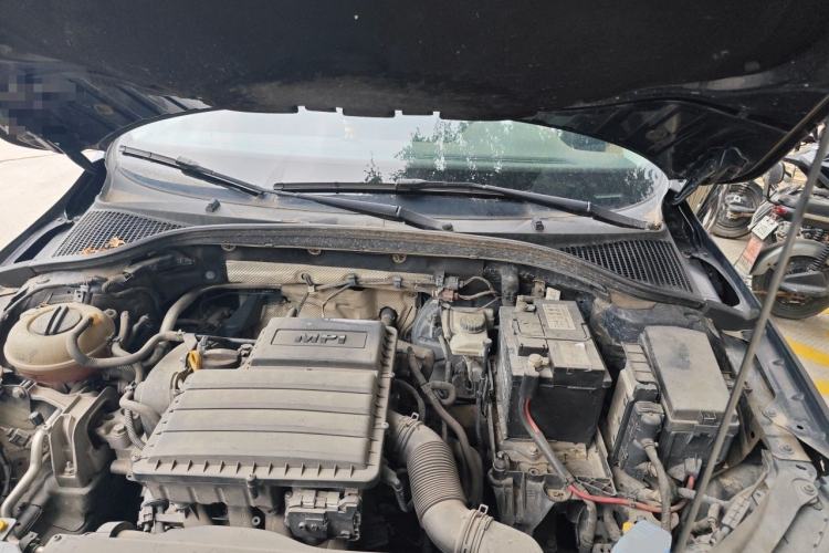 Used Skoda Octavia 2015 1.6L Automatic Yijie Edition Engine Bay