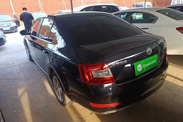 Used Skoda Octavia 2015 1.6L Automatic Yijun Edition Exterior 2