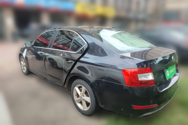 Used Skoda Octavia 2015 1.6L Automatic Eado Edition Exterior 3