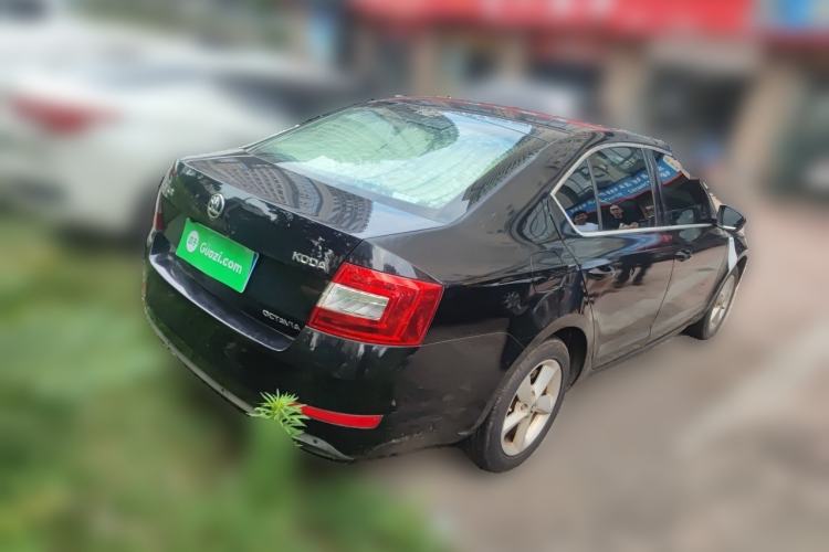 Used Skoda Octavia 2015 1.6L Automatic Eado Edition Exterior 5