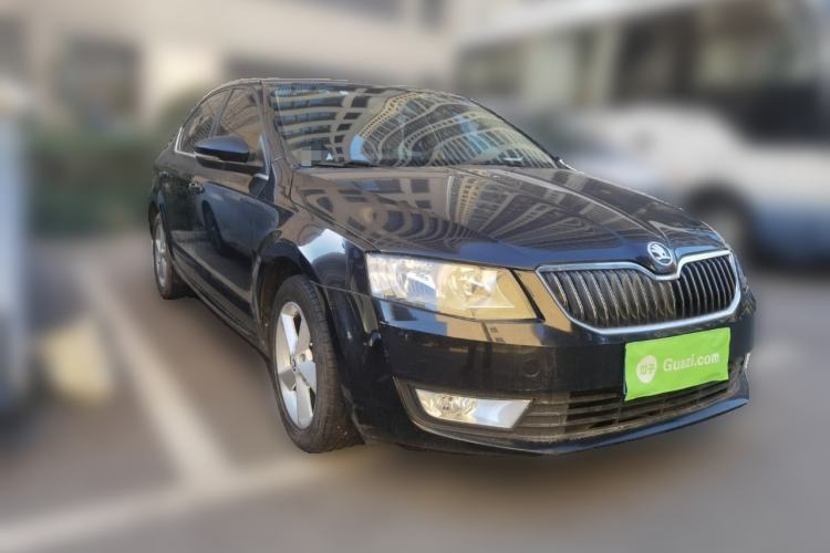 Used Skoda Octavia 2015 1.6L Manual Yijie Edition Front Right 45 Deg