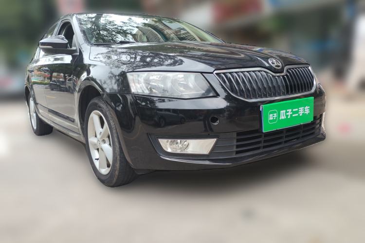 Used Skoda Octavia 2015 1.6L Automatic Yijie Edition Front Right 45 Deg