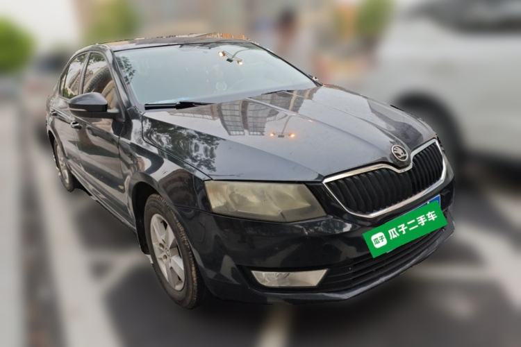 Used Skoda Octavia 2015 1.6L Automatic Eado Edition Front Right 45 Deg