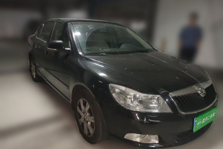 Used Skoda Octavia 2015 Classic Model 1.6L Manual Yijie Edition Front Right 45 Deg