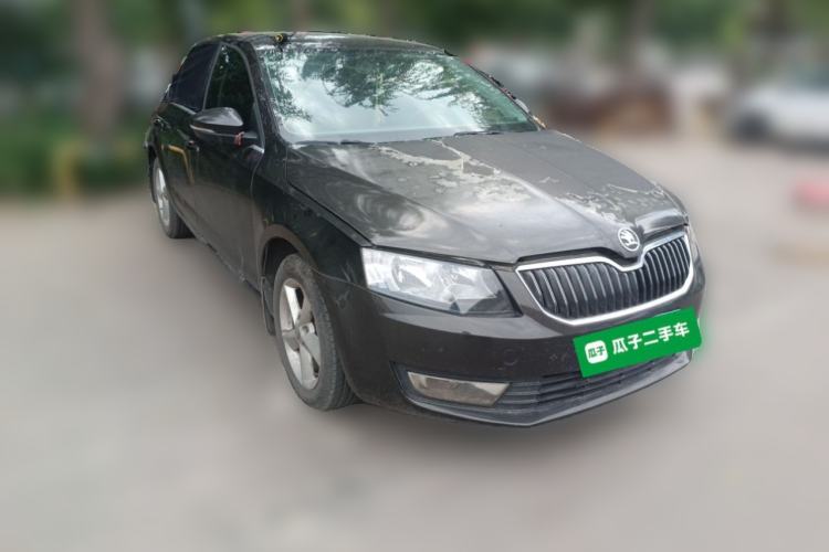 Used Skoda Octavia 2015 1.6L Manual Yijie Edition Front Right 45 Deg