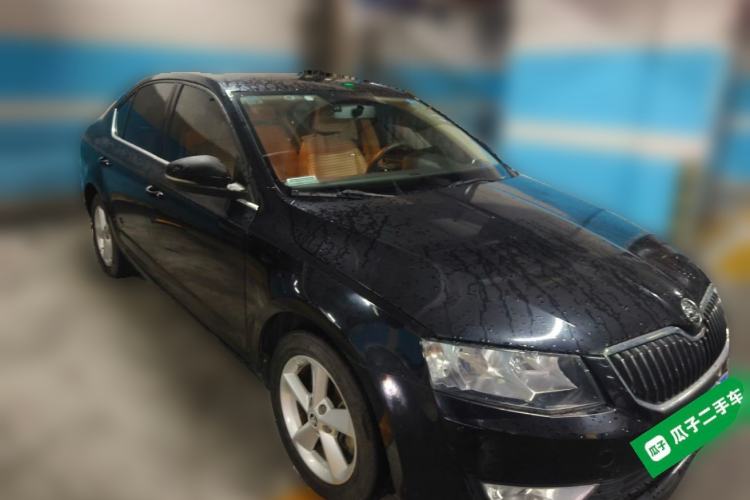 Used Skoda Octavia 2015 1.6L Manual Yijie Edition Front Right 45 Deg