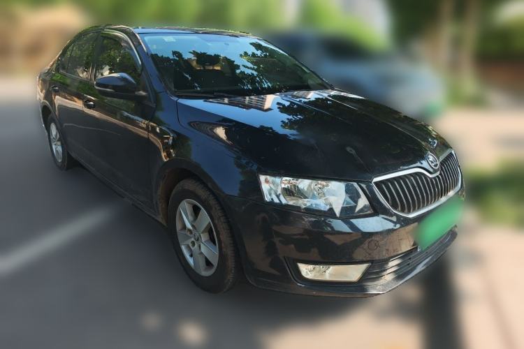 Used Skoda Octavia 2015 1.6L Manual Eado Edition Front Right 45 Deg