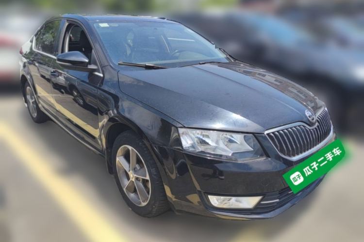 Used Skoda Octavia 2015 1.6L Automatic Yijun Edition Front Right 45 Deg