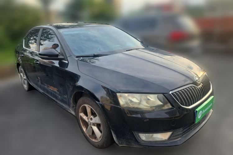 Used Skoda Octavia 2015 1.6L Automatic Yijie Edition Front Right 45 Deg
