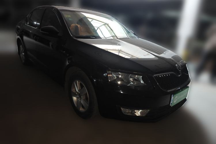 Used Skoda Octavia 2015 1.6L Manual Eado Edition Front Right 45 Deg