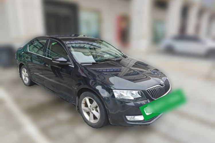 Used Skoda Octavia 2015 1.6L Automatic Yijie Edition Front Right 45 Deg