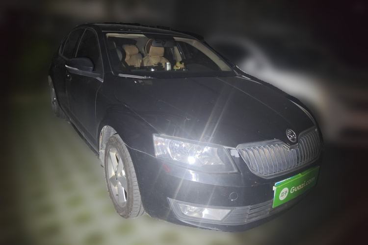 Used Skoda Octavia 2015 1.6L Automatic Yijie Edition Front Right 45 Deg