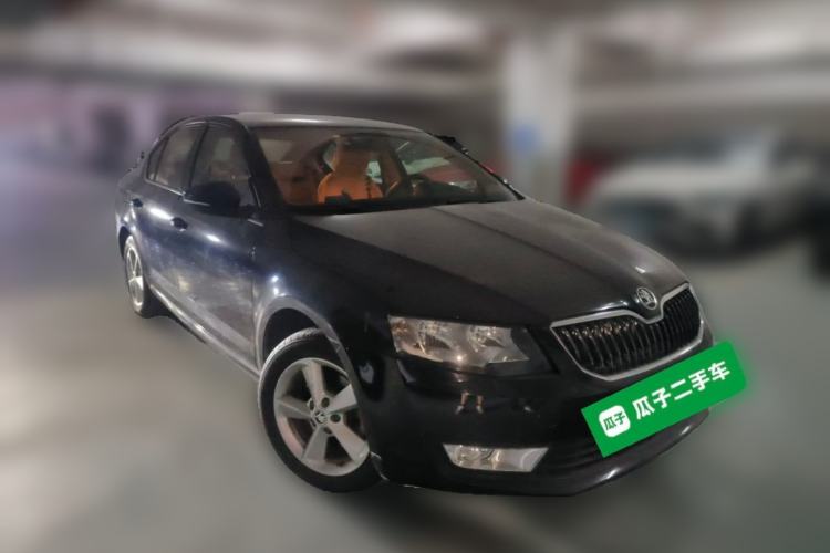 Used Skoda Octavia 2015 1.6L Automatic Yijie Edition Front Right 45 Deg