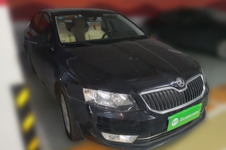 Used Skoda Octavia 2015 1.6L Automatic Yijun Edition Front Right 45 Deg