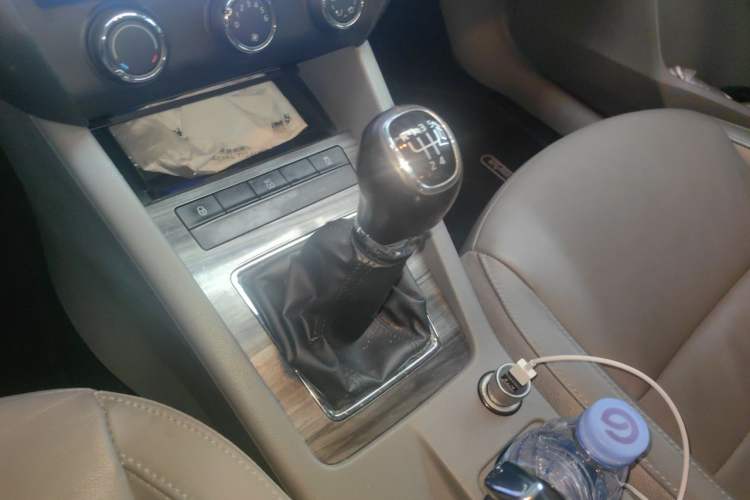 Used Skoda Octavia 2015 1.6L Manual Yijun Edition Gear Lever