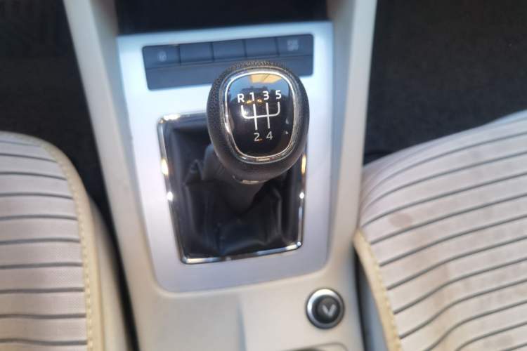 Used Skoda Octavia 2015 1.6L Manual Yijie Edition Gear Lever