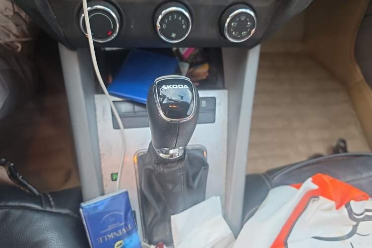 Used Skoda Octavia 2015 1.6L Automatic Yijie Edition Gear Lever