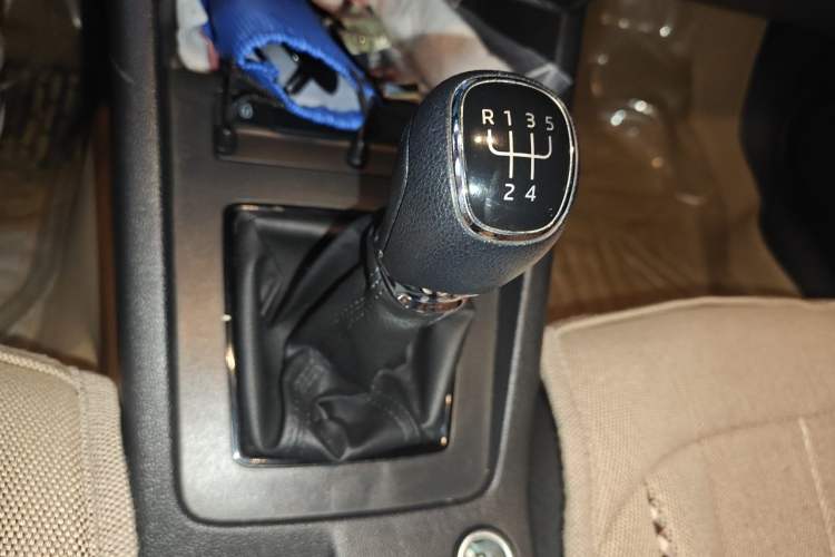 Used Skoda Octavia 2015 1.6L Manual Eado Edition Gear Lever