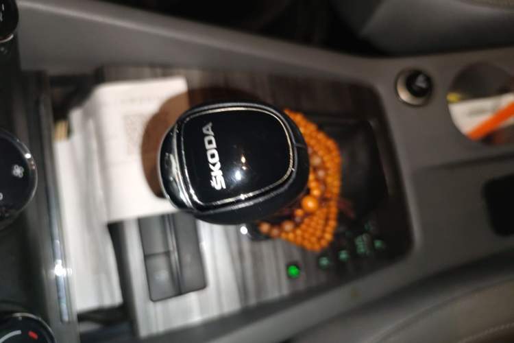 Used Skoda Octavia 2015 1.6L Automatic Yijun Edition Gear Lever