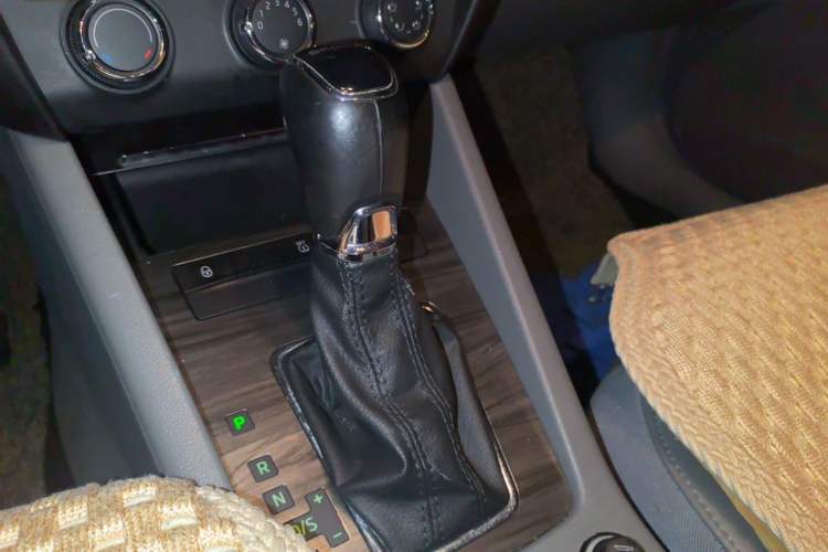 Used Skoda Octavia 2015 1.6L Automatic Yijun Edition Gear Lever