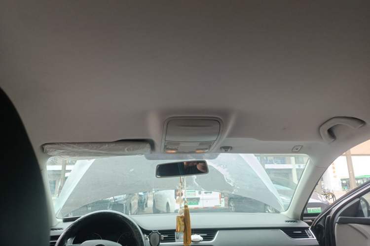Used Skoda Octavia 2015 1.6L Manual Yijie Edition Headliner