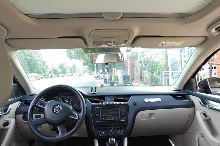 Used Skoda Octavia 2015 1.6L Manual Yijun Edition Headliner