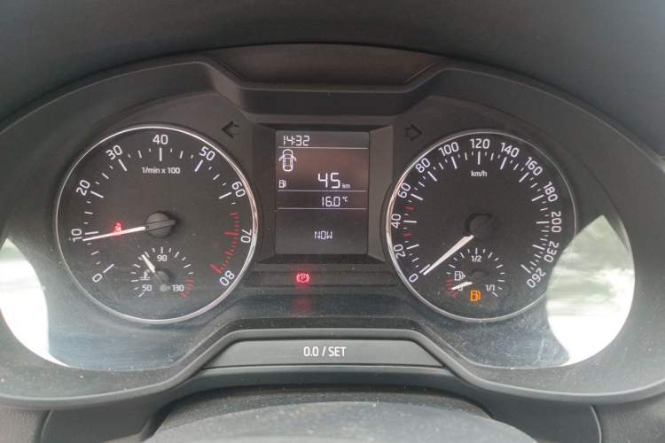 Used Skoda Octavia 2015 1.6L Manual Yijie Edition Instrument Cluster