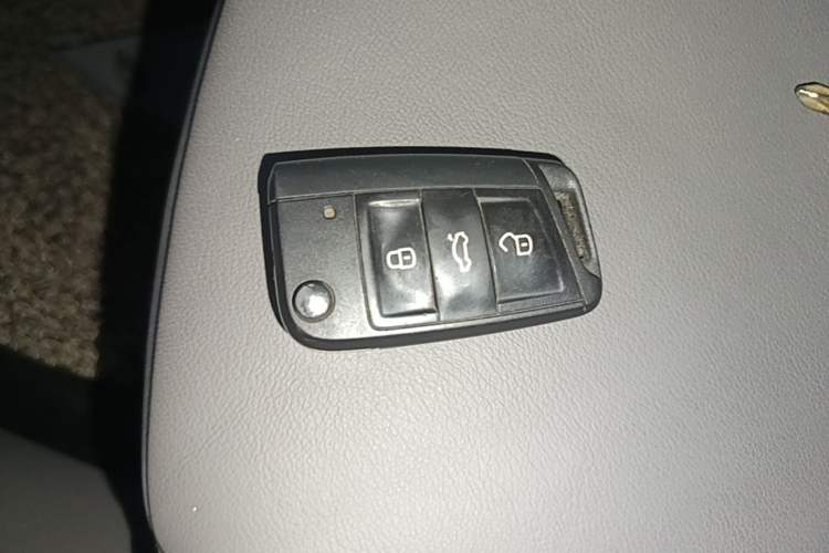 Used Skoda Octavia 2015 1.6L Automatic Yijun Edition Interior 1
