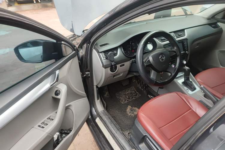 Used Skoda Octavia 2015 1.6L Automatic Eado Edition Interior 3