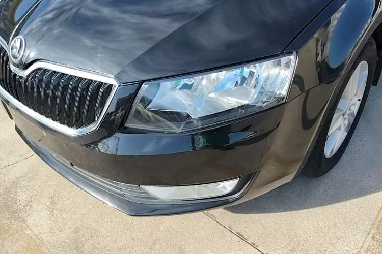 Used Skoda Octavia 2015 1.6L Manual Eado Edition Left Front Headlight
