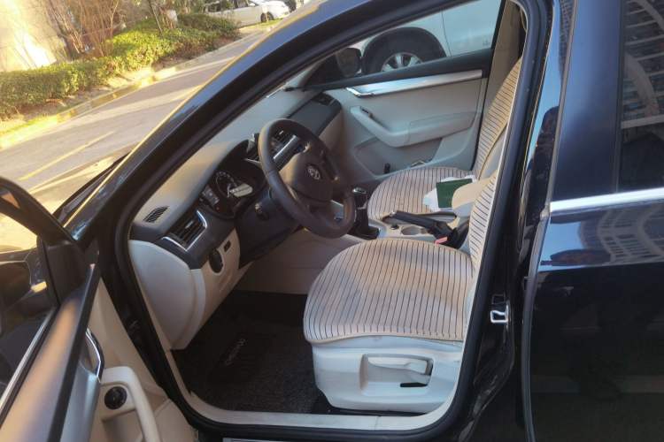 Used Skoda Octavia 2015 1.6L Manual Yijie Edition Left Front Seat